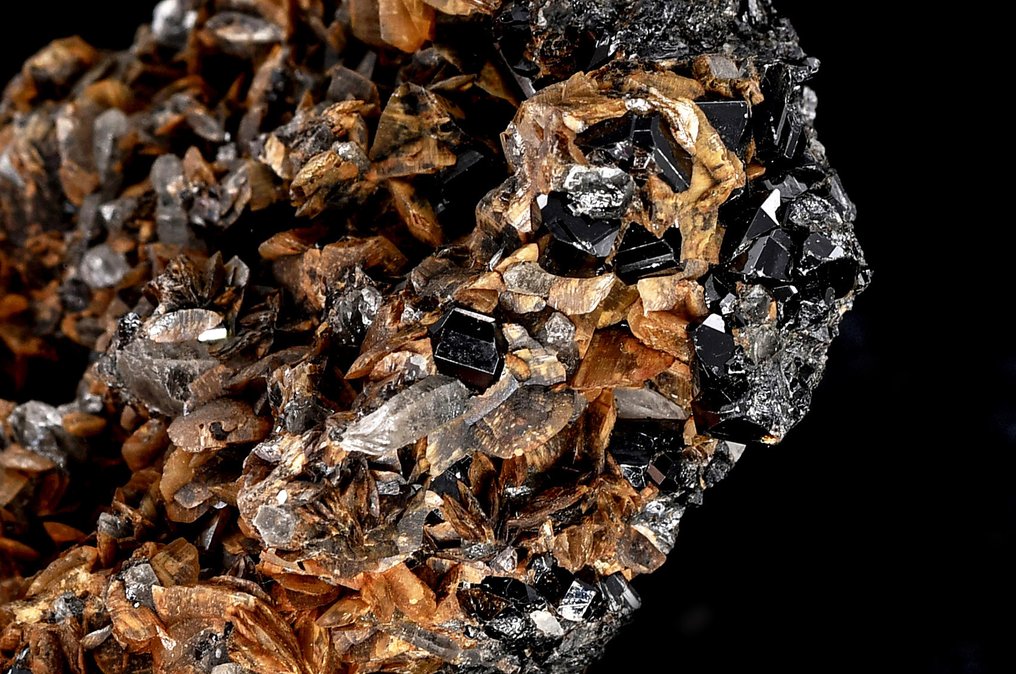 High quality sparkling Cassiterite and Siderite from Bolivia - Viloco Mine - Height: 7 cm - Width: 4.4 cm- 138 g #3.2
