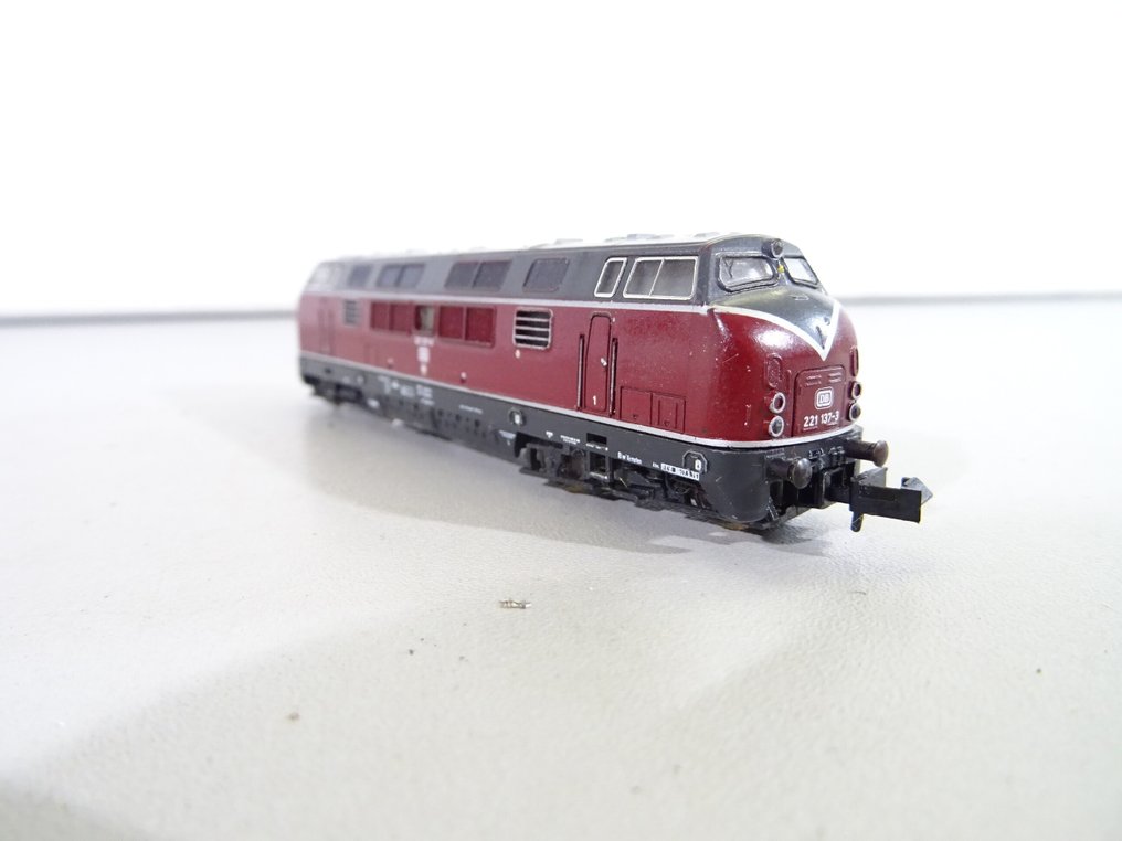 Minitrix N - Diesel locomotive (1) - V 221 'German Federal Railway' with EMS - DB #1.0