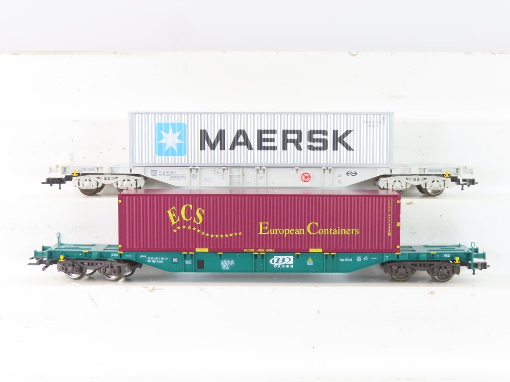 Fleischmann H0 - 99 5246K - Modeltog godsvogn sæt (1) - 2-delt godsvognsæt med 4-akslede containertransportvogne med last og påtryk 'ECS' og 'Maersk'. - NS, NMBS #1.0