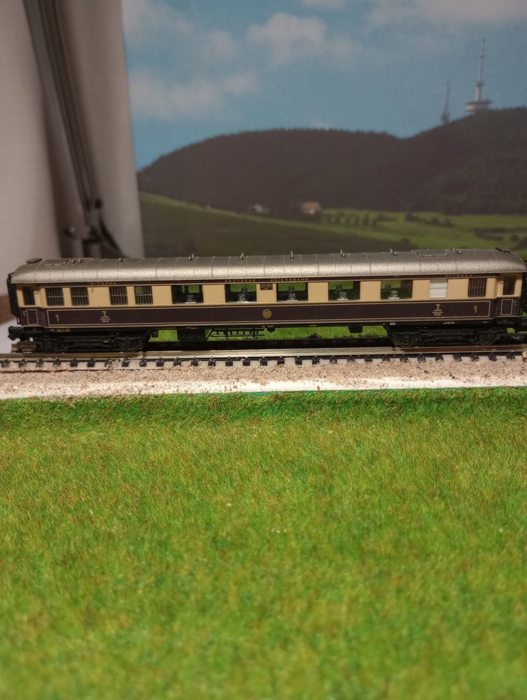 Trix N - 20 501 - Model train passenger carriage set (5) - Set of five passenger carriages in Deutsche Reichsbahn livery. Visible number 20 501. - Deutsche Reichsbahn #1.0