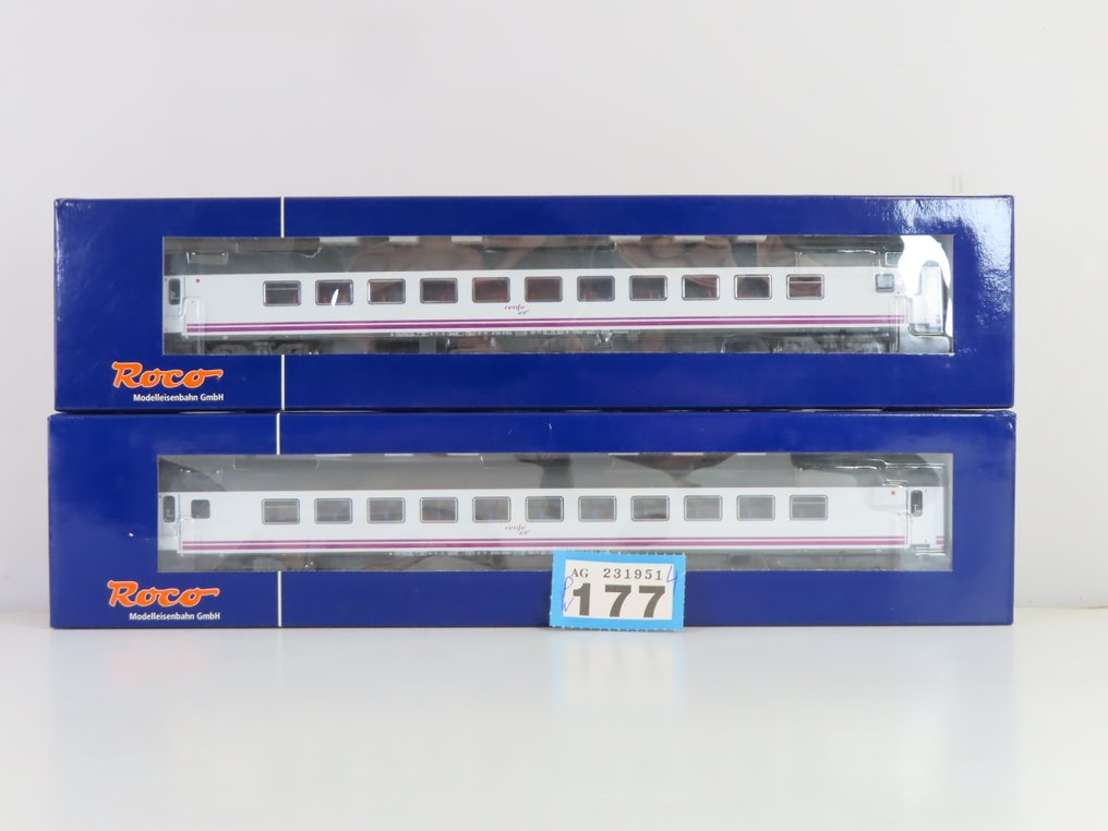 Roco H0 - 45777/45779 - Model train passenger carriage (2) - Two four-axle express train carriages, first and second class. - RENFE #1.0
