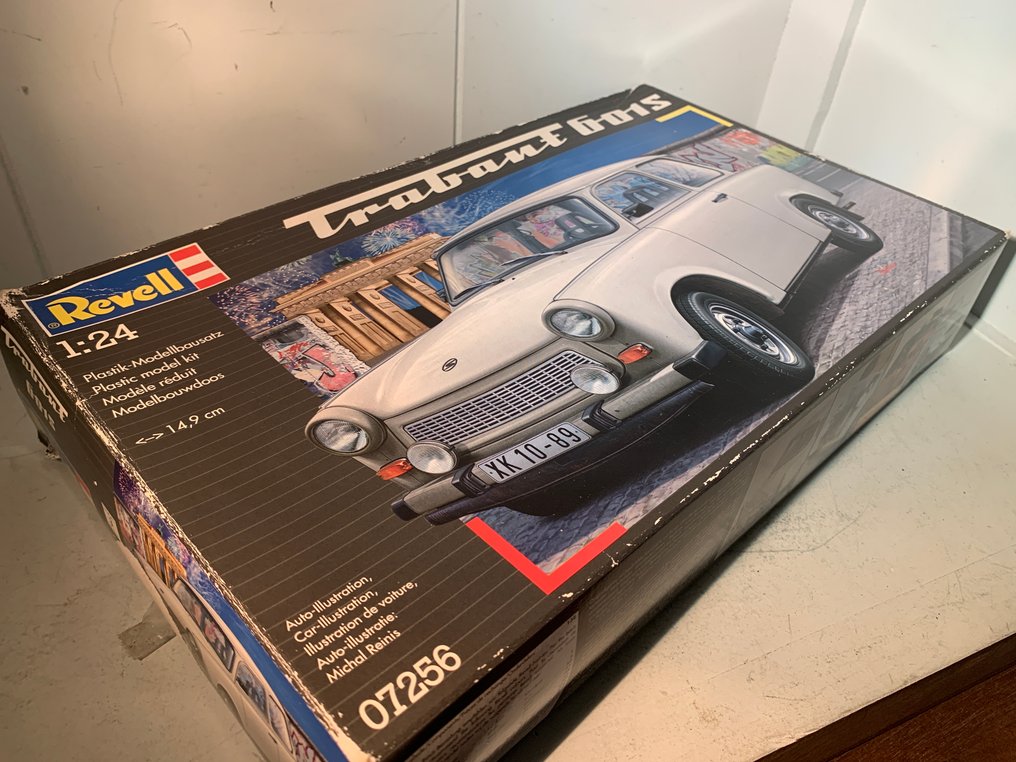 Revell 1:24 - Model kit - Trabant 601S #1.0