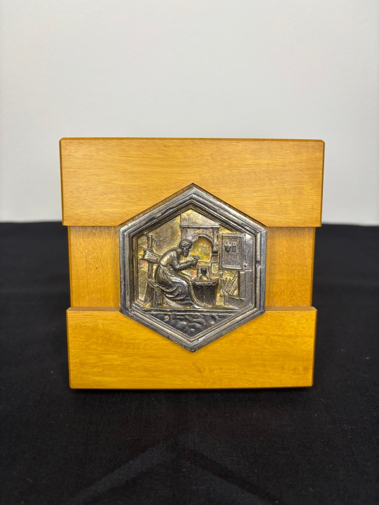 Themed collection - Set of wooden panels with hexagonal silver medallions in 925 silver depicting scenes. - Fidia gallery #1.0