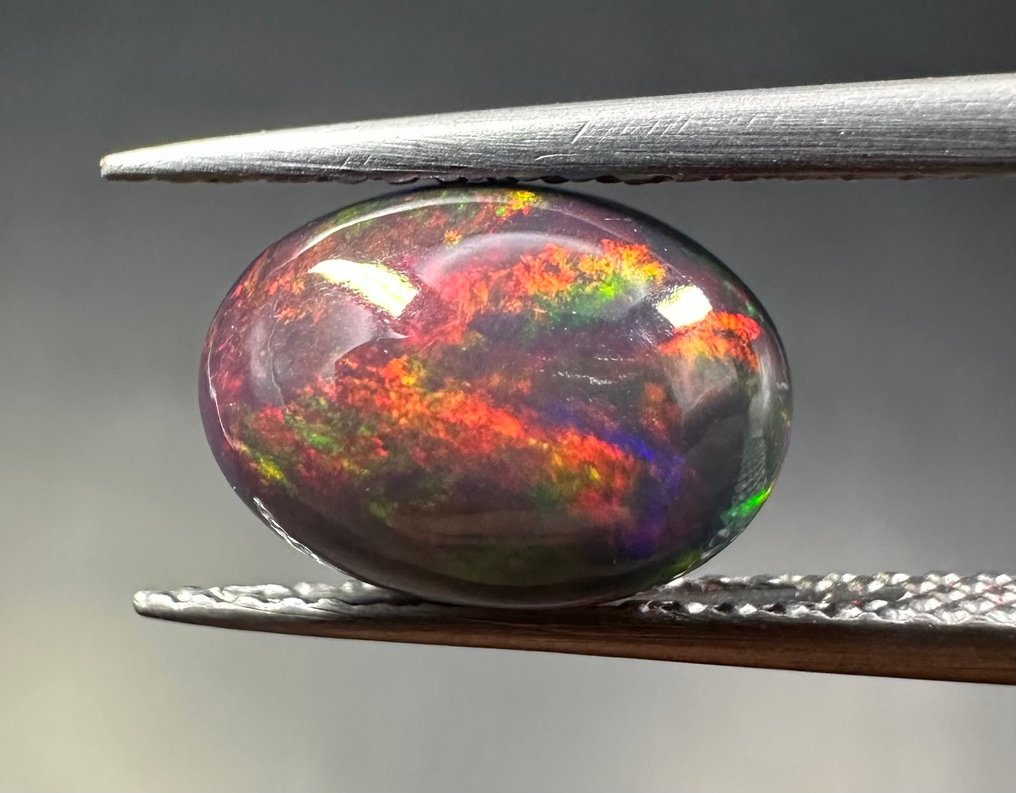 3.37ct Opal Cabochons- 0.67 g - (2) #4.3