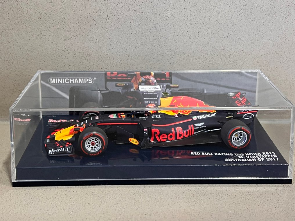 Minichamps 1:43 - Modell autó - Red Bull Racing TAG Heuer RB13 M. Verstappen Australian GP 2017 #1.0