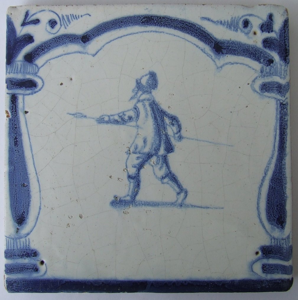  Tile - Rare gate tile with pinnacled figure. - 1650-1700  #4.3