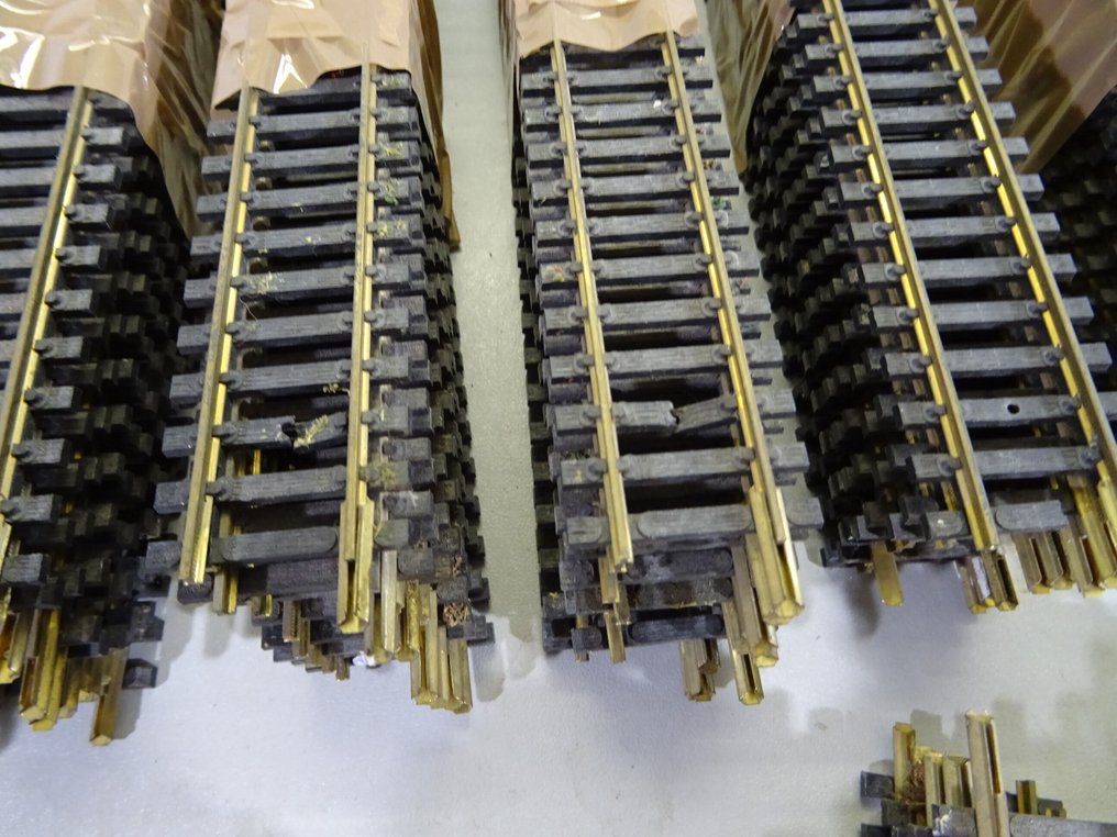 Fleischmann H0 - Model train tracks (110) - Total 110 pieces of brass track. #4.3