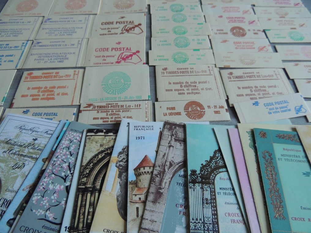 法国  - 精选未开封的笔记本套装+一些红十字 #1.0