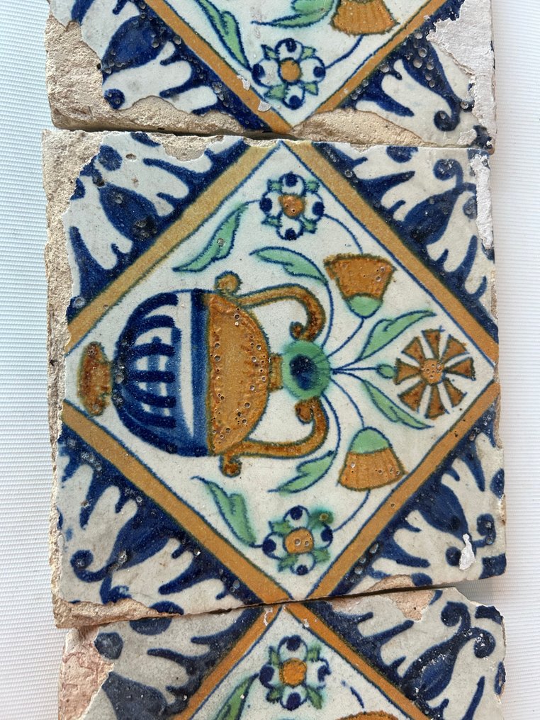Baroque Tile (3) - Flowers in a vase - Delftse fabriek - Antique - 1600-1650 - Delft majolica tiles  #3.2