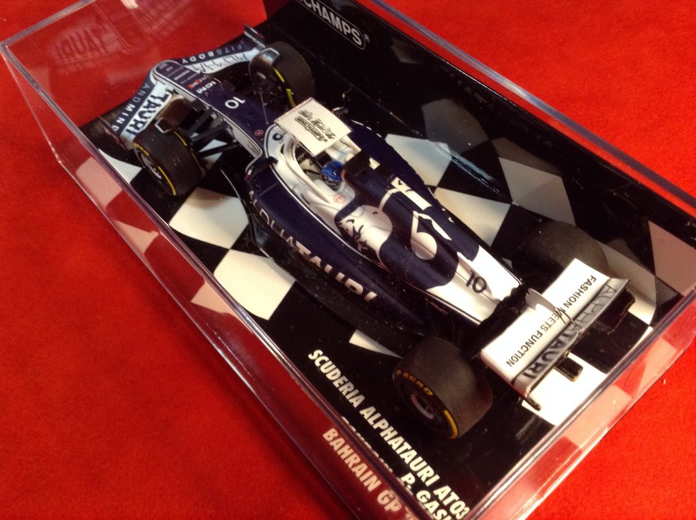 Minichamps 1:43 - Machetă mașină de curse - ref. #220110 Scuderia Alpha Tauri AT03 Red Bull engine F.1 2022 #10 P.Gasly - mint & boxed - calitate foarte bună - greu de găsit astăzi #1.0