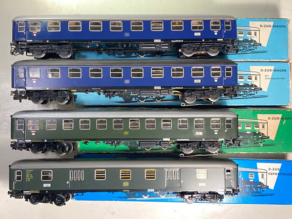 Märklin H0 - 4026,4032,4022,4053 - Model train passenger carriage set (4) - 4 Tinplate D-train carriages, 3 units of lighting, in original packaging (OVP). - DB #1.0