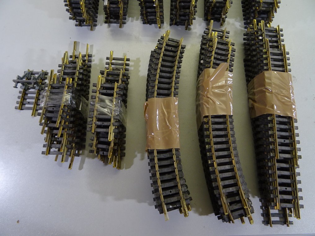 Fleischmann H0 - Model train tracks (110) - Total 110 pieces of brass track. #1.0