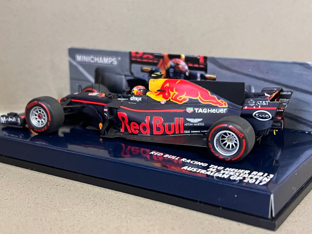 Minichamps 1:43 - Modell autó - Red Bull Racing TAG Heuer RB13 M. Verstappen Australian GP 2017 #4.3