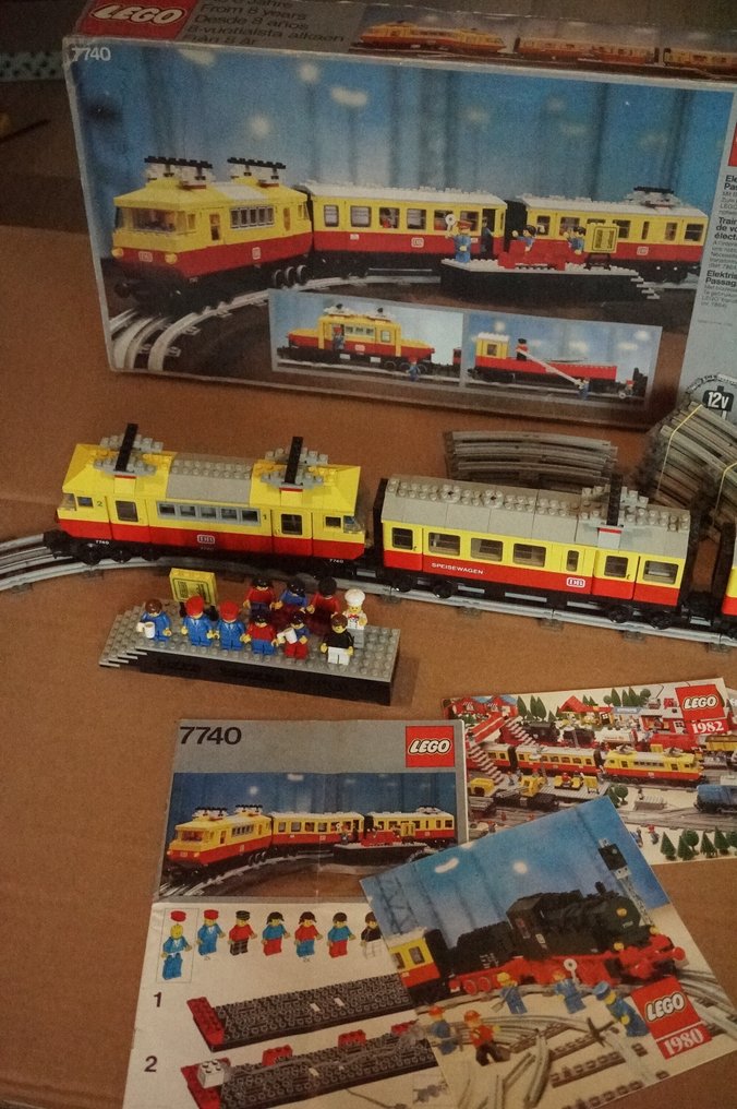 Lego Set - 7740 - Train - 7740-1 Inter-City Passenger Train with original box with inlays, sticker sheet and building #1.0