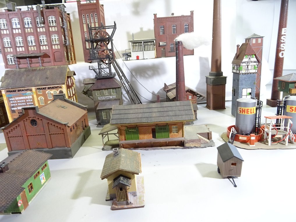 Faller, Vollmer H0 - Modellbahnlandschaft (18) - 18 teilige Fabrik Gebäude/Häuser  ect. #4.3