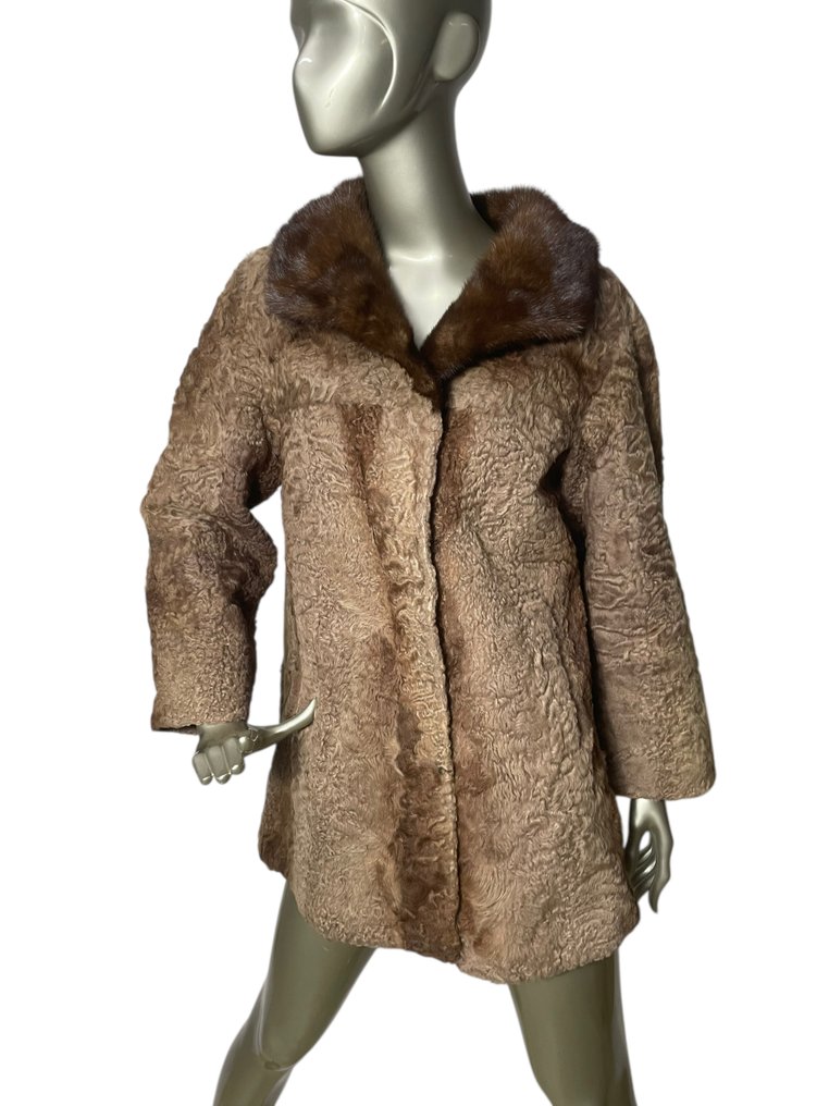 Artisan Furrier - Fur coat #2.1