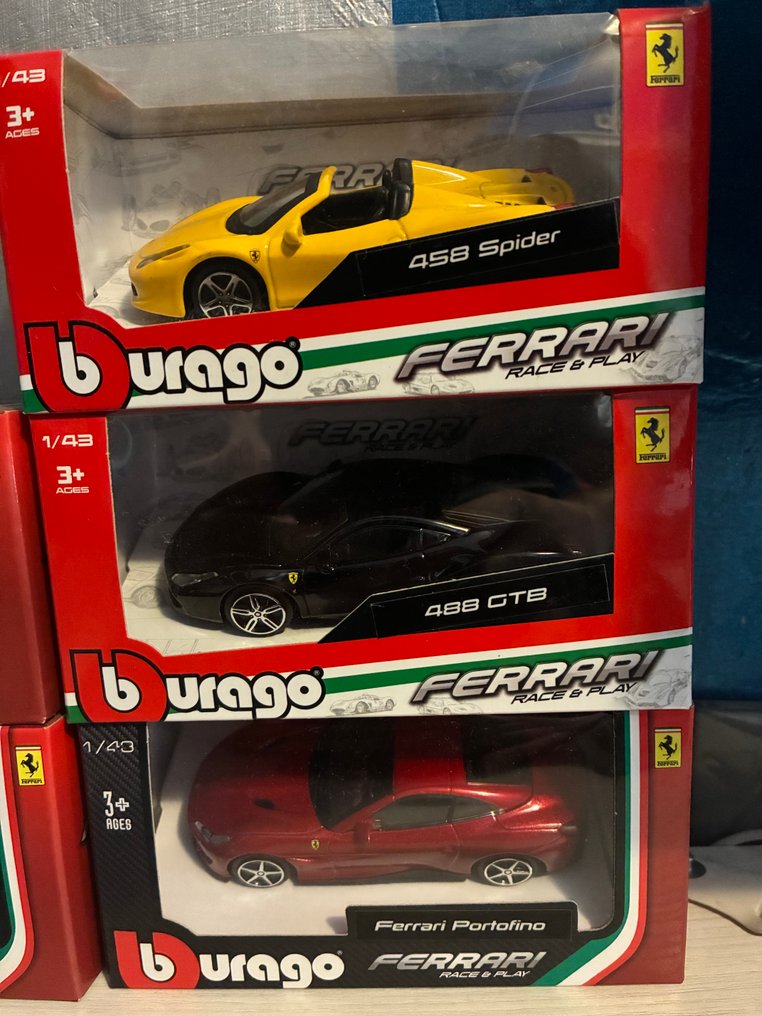 Bburago 1:43 - Modellino di auto  (5) - In foto #1.0