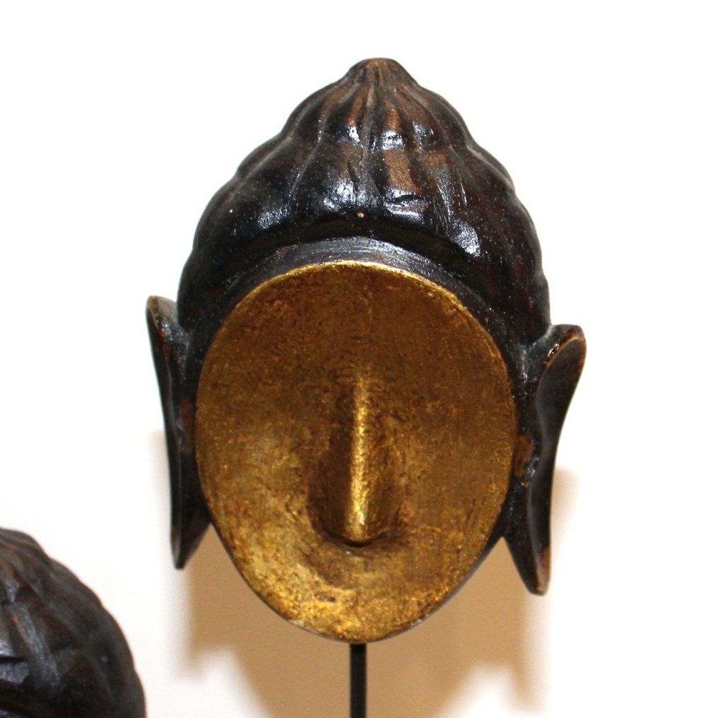 Teste di Buddha - Legno - Il testo fornito è 'XX', che sembra essere un segnaposto o un elemento non testuale. In assenza di #3.2