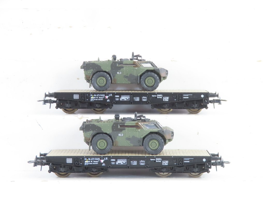 Roco H0 - 66421 - Model train freight carriage (2) - Four-axle low-floor vehicles type 'Slmmps' with military vehicle cargo. - NS #1.0