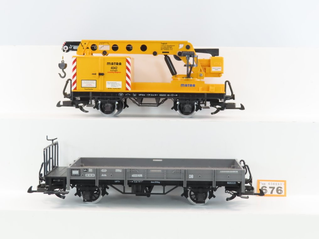 LGB G - o.a. 4042 - Model train freight carriage (2) - 1x 2-axle crane truck with movable boom and 2-axle low open back truck. - DB, MATRA #2.1