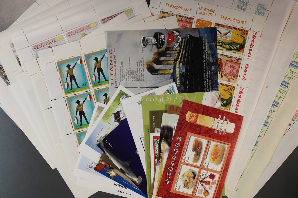 Africa  - 139 different motif blocks and small sheets from Africa with a very high Michel value. #1.0