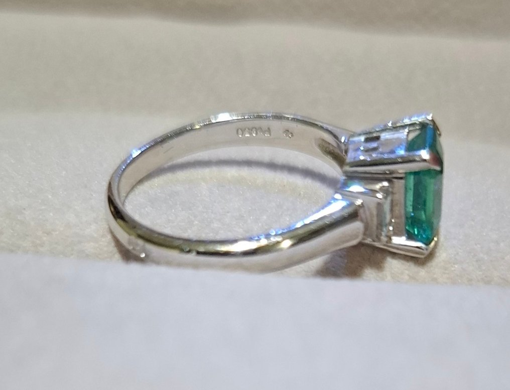 Ring Platinum Emerald - Diamond - Certificate included GWla #2.1