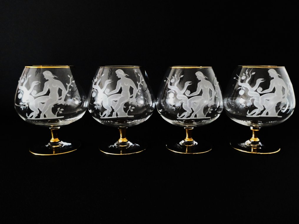 Handvervaardigd - Verre à eau (5) - Schenkkan avec 4 verres à cognac gravés avec Eva dans le Paradis. - Cristal - Ver à cognac #3.2
