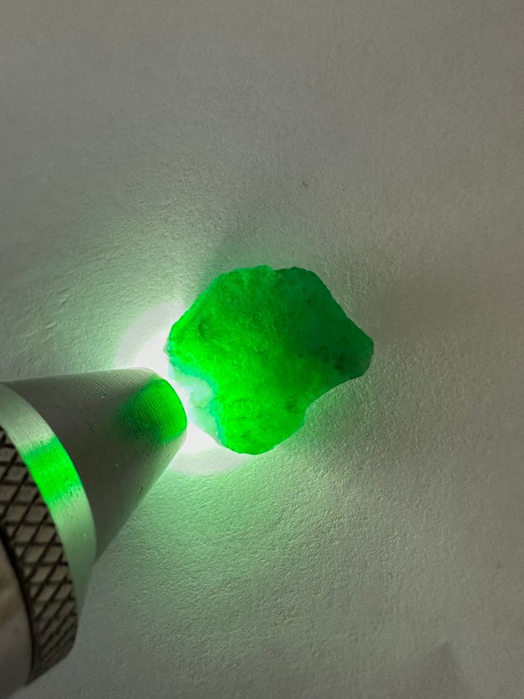 Σμαράγδι Ανέφικτο. 7,05 CTS. Μεγάλο Πράσινο Σμαραγδένιο Κρύσταλλο. 100% Μοναδικό Κομμάτι! - Ύψος: 15 mm - Πλάτος: 12 mm- 1.41 g #3.2