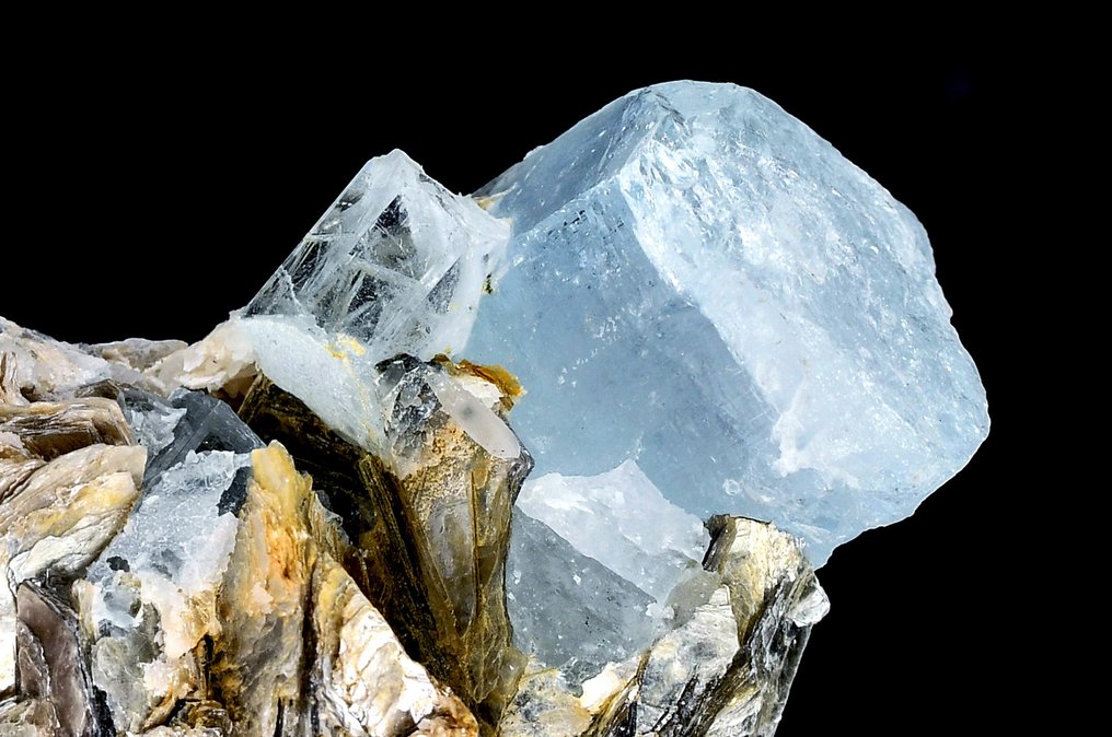 High-quality aquamarine on muscovite from Pakistan - Height: 6.9 cm - Width: 5.3 cm- 117 g #2.1