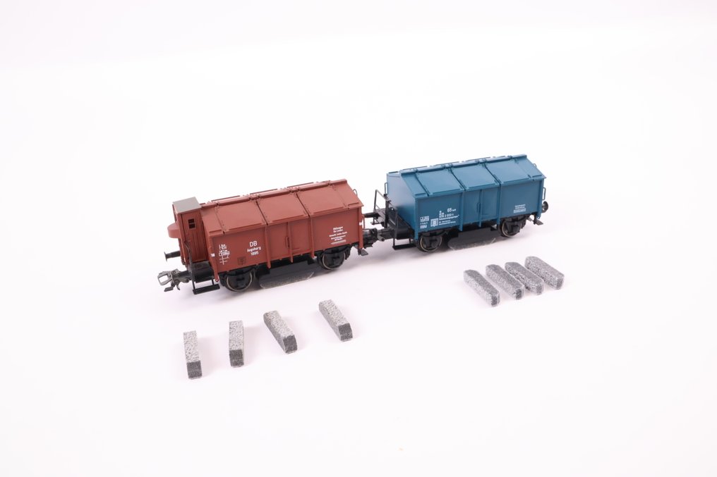Märklin H0 - 46042/46049 - Model wagonu towarowego (2) - Dwie klapdekselwageny wyposażone w czyściciele szyn. - DB #1.0