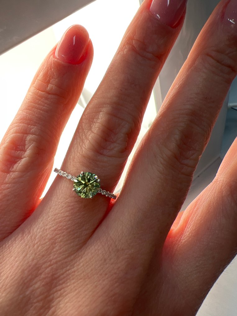 Zonder minimumprijs - Ring - 14 karaat Witgoud - 1.22ct. tw. Groen Diamant (Fancy gekleurde, lab-grown diamant) - Diamant #4.3