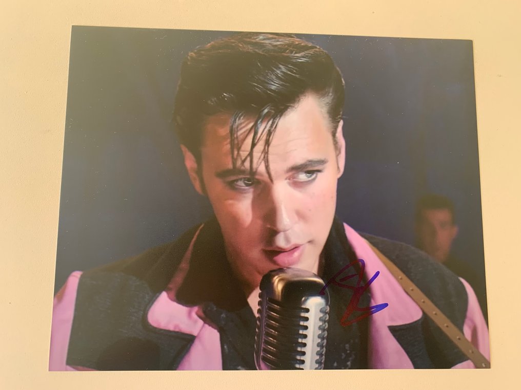 Elvis - Austin Butler (signed photo) - Hollywood samleobjekter #1.0