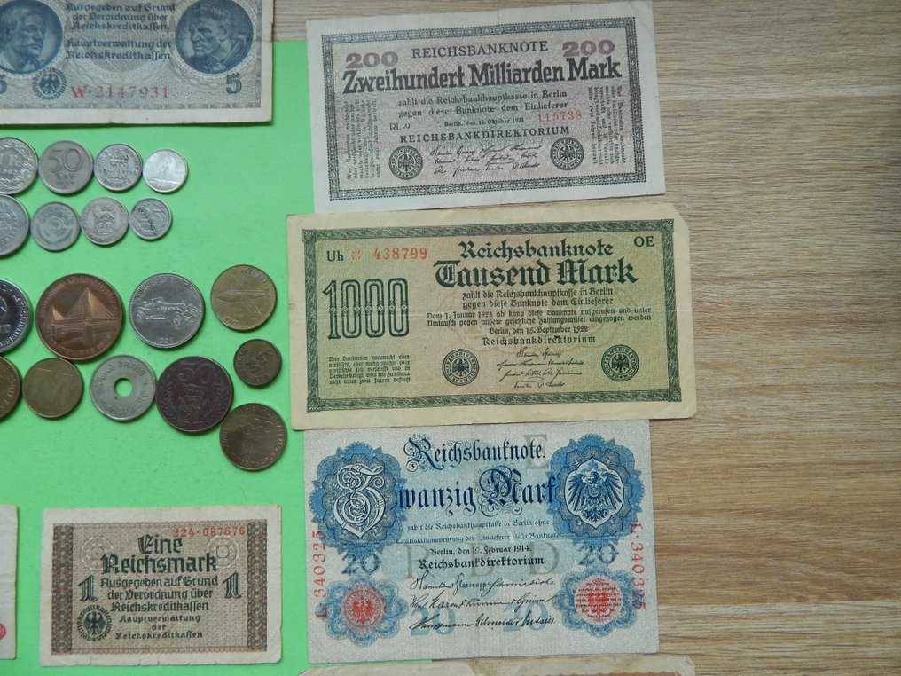 Verden. 4 kg of coins and banknotes  (Ingen reservasjonspris) #2.1