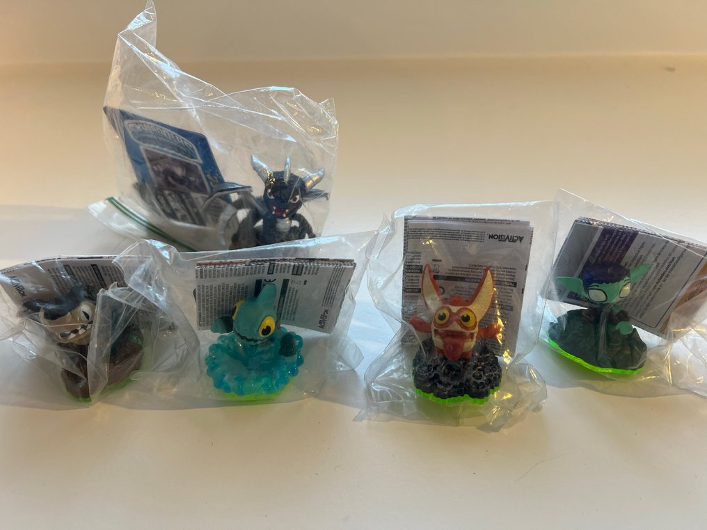 电子游戏人物 Skylanders Spyros Adventure 4 sidekick figures and Dark Spyro - 2010-2020年 #1.0