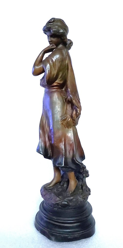 Luca Madrassi (1848-1919) - Beeld, Mignon (Jeune femme à la mandoline") - 38 cm - Zinklegering #1.0