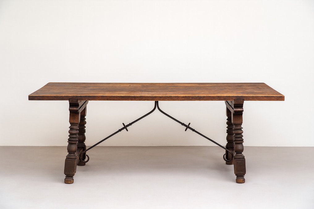 Τραπέζι Column - με χειροποίητο σκελετό - Ξύλο πεύκου, φιλύρα - Αποσπώμενο τραπέζι με κουτί. #1.0