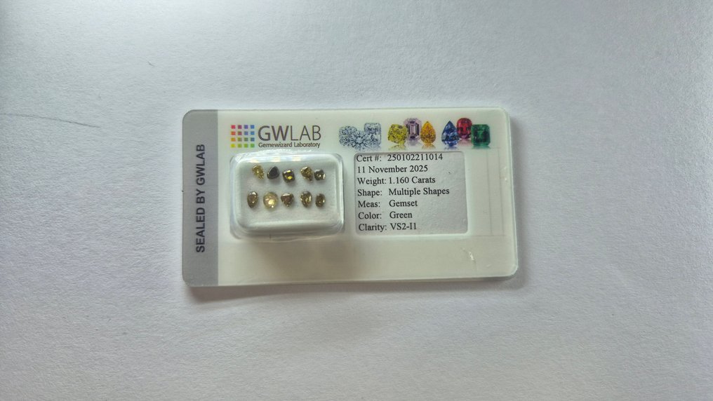没有保留价 - 10 pcs 钻石  (天然色彩的)  - 1.16 ct - 混合形状 绿色 - VS2 轻微内含二级, I1 内含一级, SI1 微内含一级, SI2 微内含二级, SI2 微内三含级 - Gemewizard宝石实验室（GWLab） #1.0