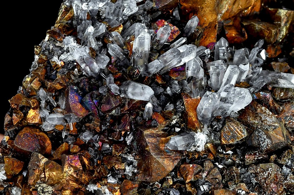 Wonderful iridescent chalcopyrite and quartz from USA - Height: 8.9 cm - Width: 7.7 cm- 520 g #3.2