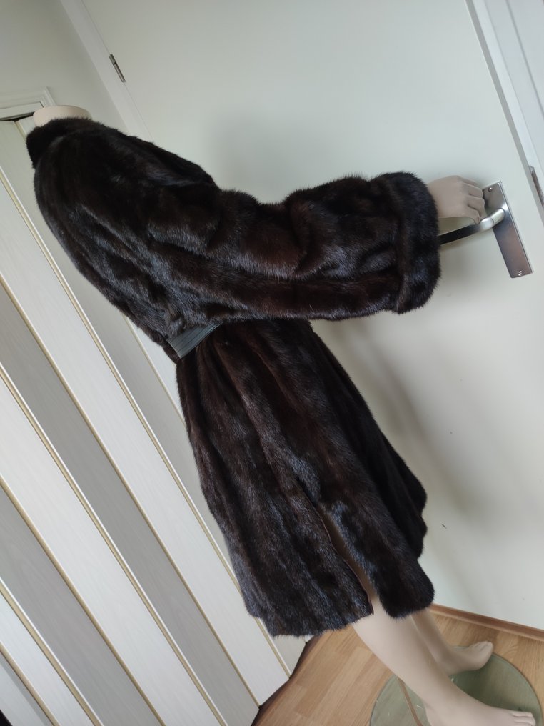 Artisan Furrier - Fur coat #3.2