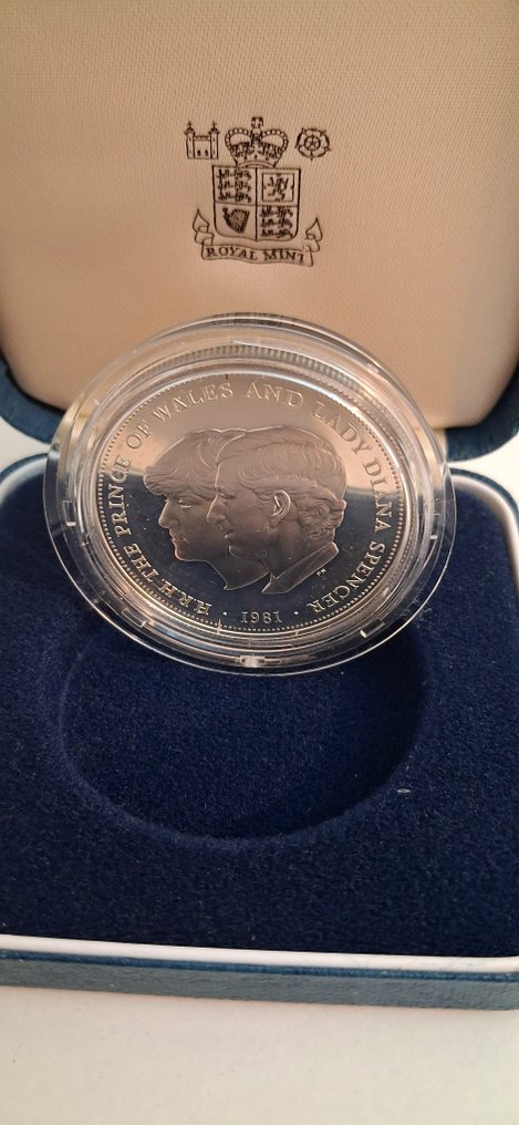 United Kingdom. Commemorative coin Émission commémorative (mariage Charles & Diana) / 1981  (No reserve price) #1.0