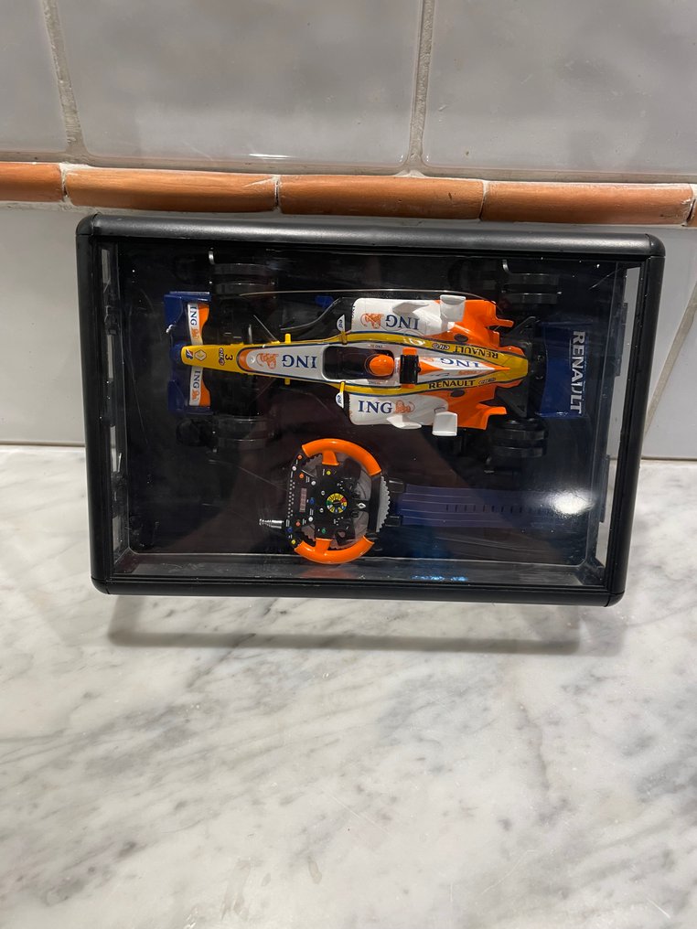 Model race car - Renault R28 F1 #4.3