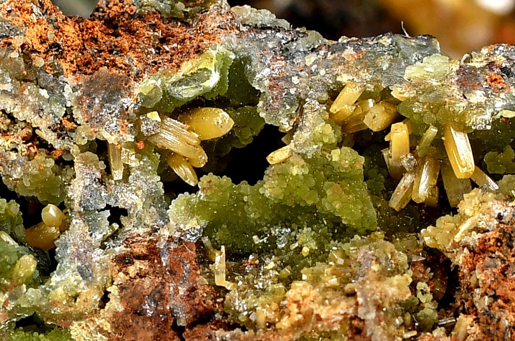 High quality yellow-orange Wulfenite and Mimetite. From Mexico - Height: 9 cm - Width: 7.9 cm- 522 g #2.1