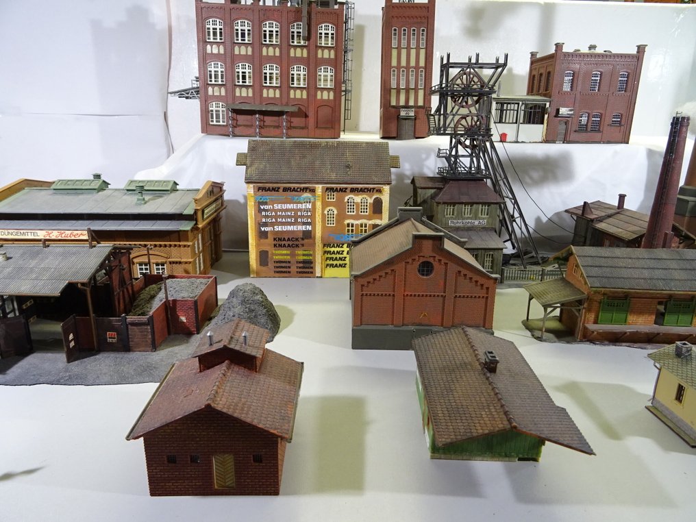 Faller, Vollmer H0 - Modellbahnlandschaft (18) - 18 teilige Fabrik Gebäude/Häuser  ect. #3.2