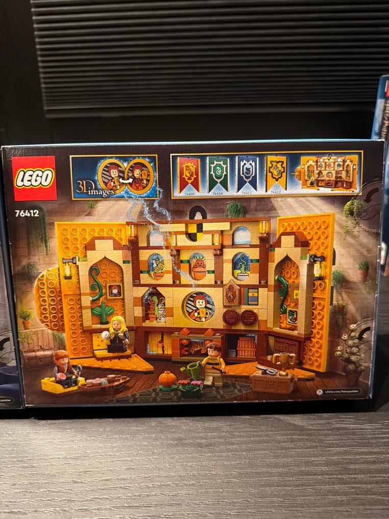 Lego Set - Harry Potter - Harry Potter Ravenclaw House Banner 76411 & Hufflepuff House Banner 76412 retired set lego #4.3