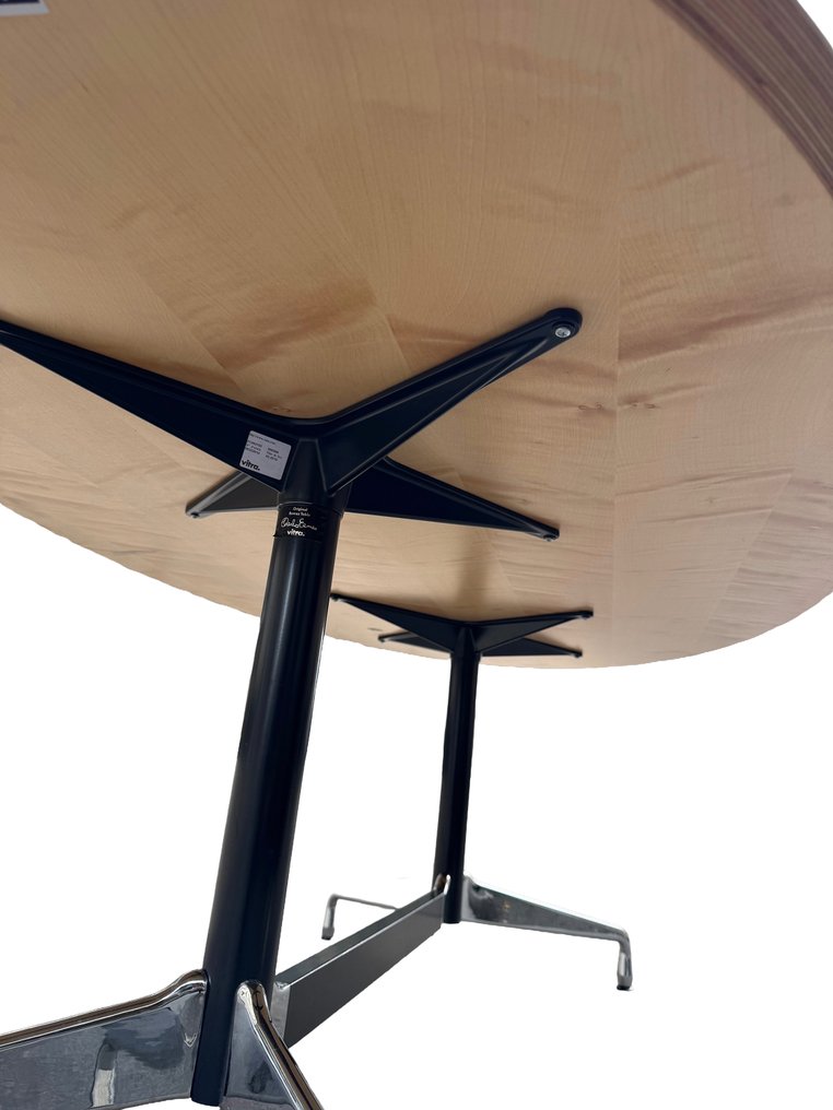 Vitra - Charles Eames - Τραπέζι - Ξύλινη επένδυση από καρυδιά, μαύρη επένδυση από ατσάλι. #2.1