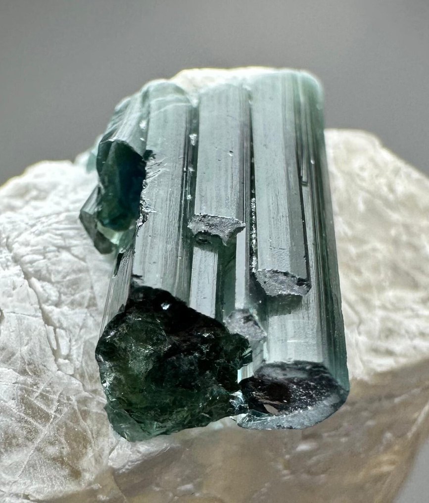 54 ct 3,20 x 2,00 εκ πράσινος τουρμαλίνης - καλλιεργημένος στο βουνό - καταρράκτης πράσινου Κρύσταλλοι- 10.8 g #3.2