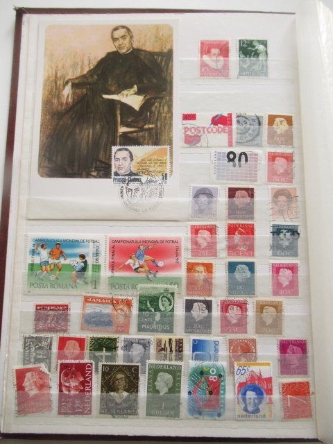 Lumea - Examinând cu atenție, colecție de timbre în mai multe albume. #2.1