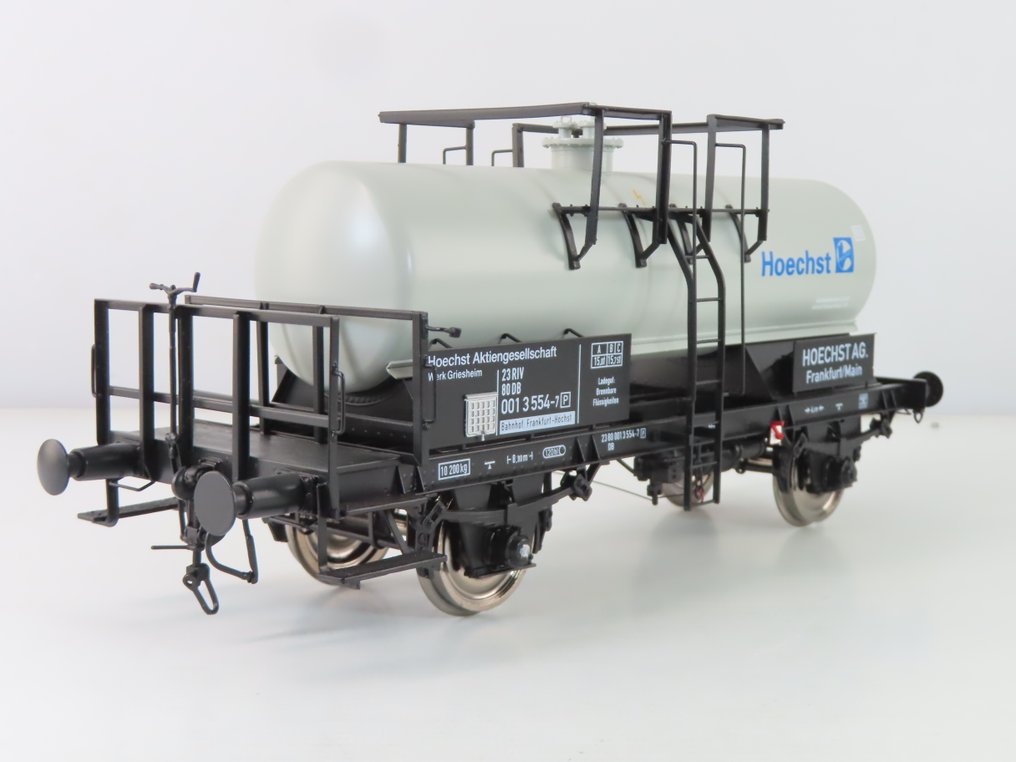 KISS 1 - 560 809 - Carrozza merci di modellini di treni (1) - Carro a vapore a due assi con scritta 'Hoechst'. - DB #1.0
