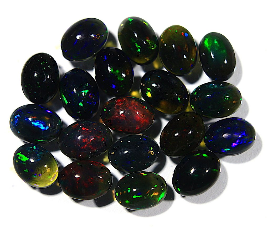 免运费  Ct. 10.0  天然埃塞俄比亚黑欧泊 弧面形 - 高度: 7 mm - 闊度: 5 mm- 2 g #4.3