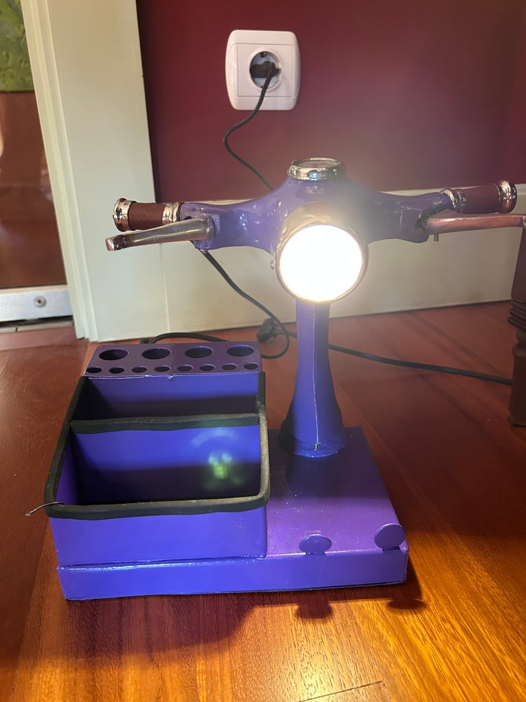 Vespa  “Desk Edition” - 檯燈 - 独特且特别的装饰品 - 金屬 #1.0